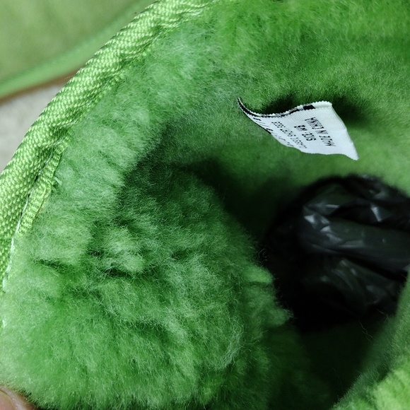 UGG women's lime green suede ankle boots. In great condition. Size 6 - Picture 6 of 12